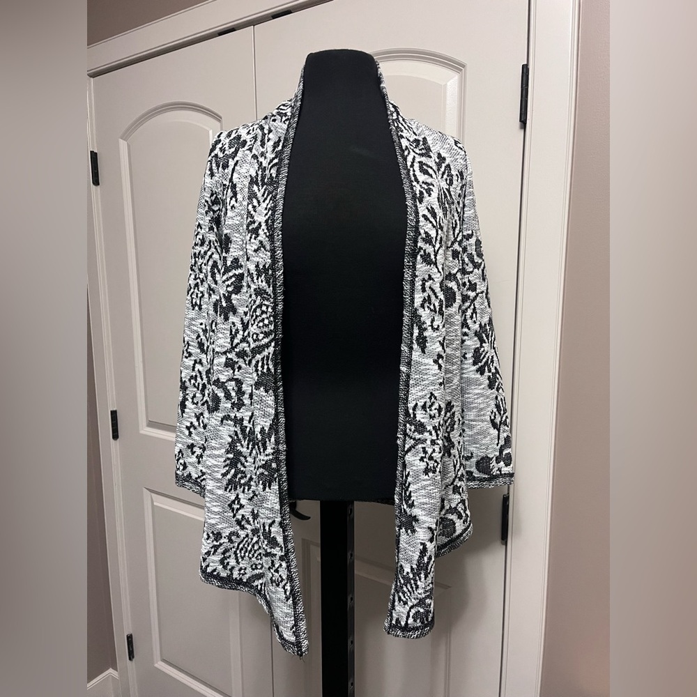 Carol Rose Monochrome Lightweight Cardigan